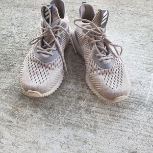 Adidas alpha bounce beige